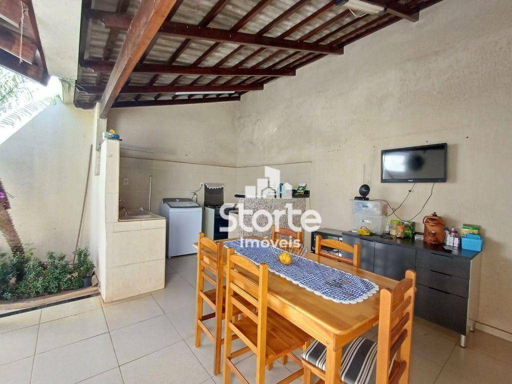 Casa à venda com 3 quartos, 195m² - Foto 14