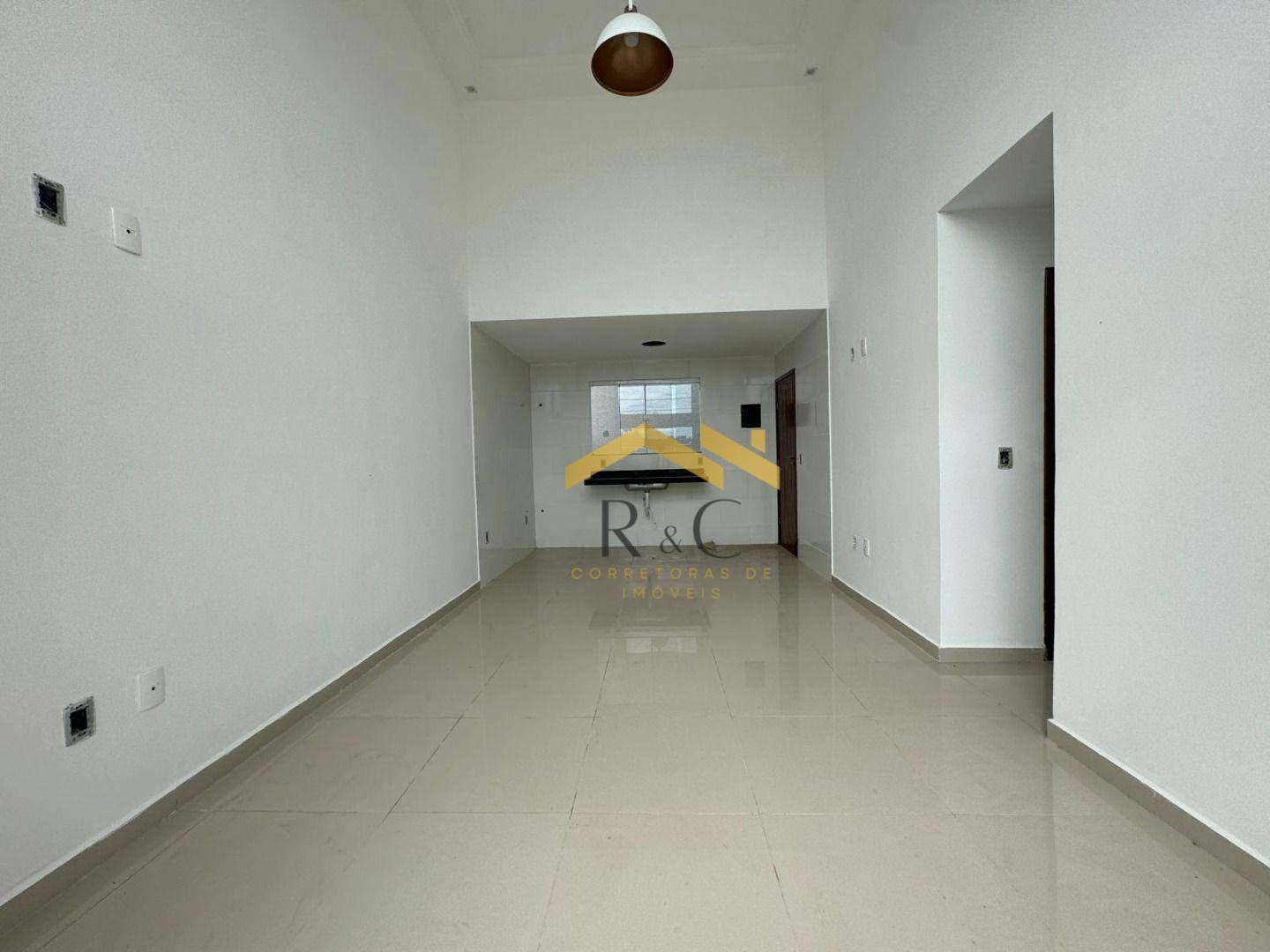 Casa à venda com 2 quartos, 62m² - Foto 2