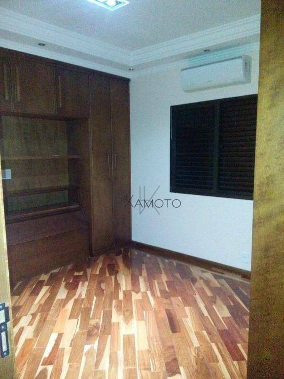 Casa à venda com 4 quartos, 224m² - Foto 3