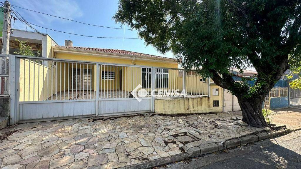 Casa à venda e aluguel com 3 quartos, 180m² - Foto 1