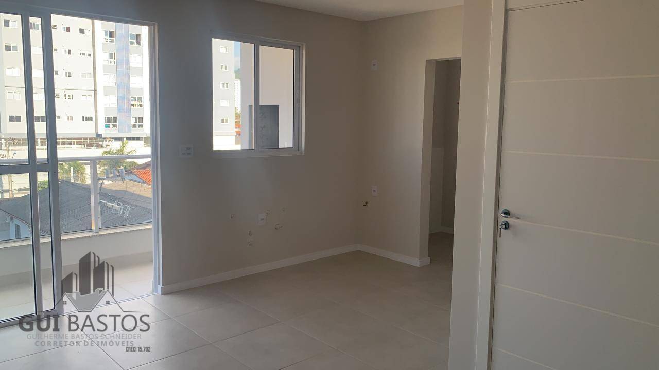 Apartamento à venda com 2 quartos, 70m² - Foto 3