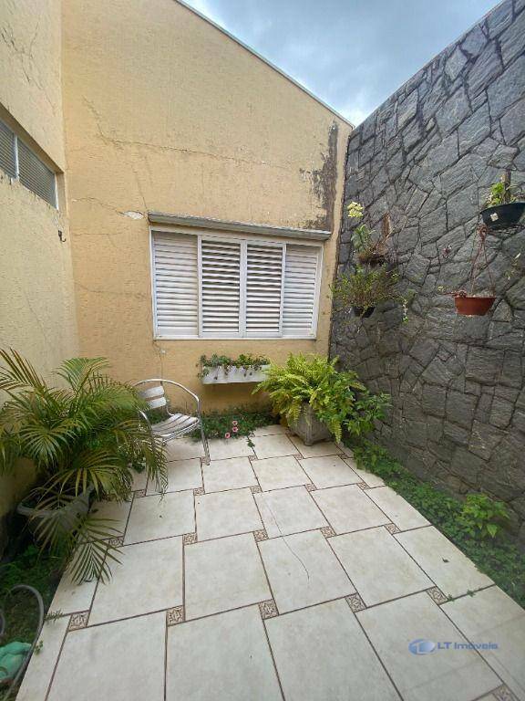 Casa à venda e aluguel com 3 quartos, 180m² - Foto 1