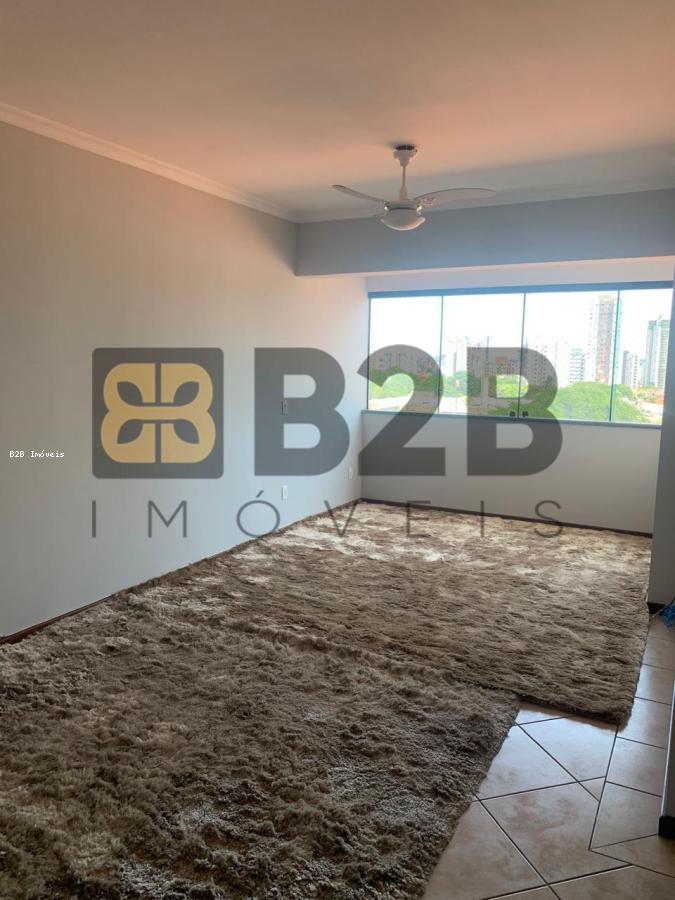 Apartamento à venda com 3 quartos, 110m² - Foto 3