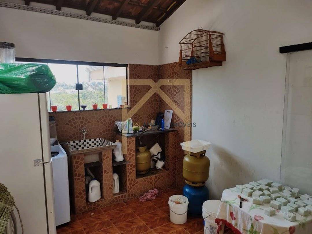 Casa à venda com 4 quartos, 235m² - Foto 2