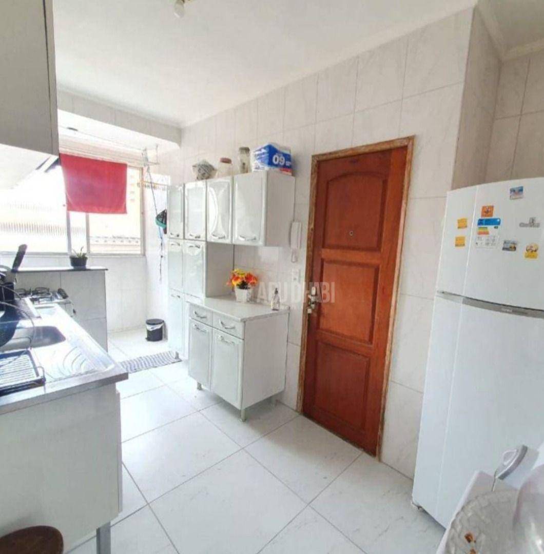 Apartamento à venda com 2 quartos, 72m² - Foto 4