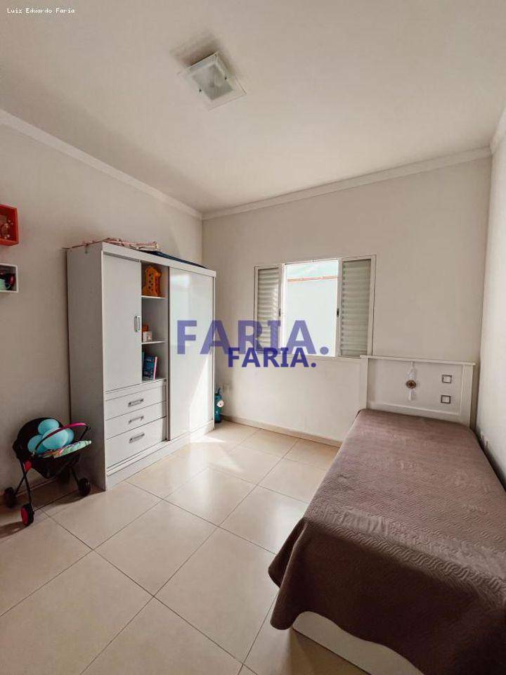 Casa à venda com 3 quartos, 175m² - Foto 10