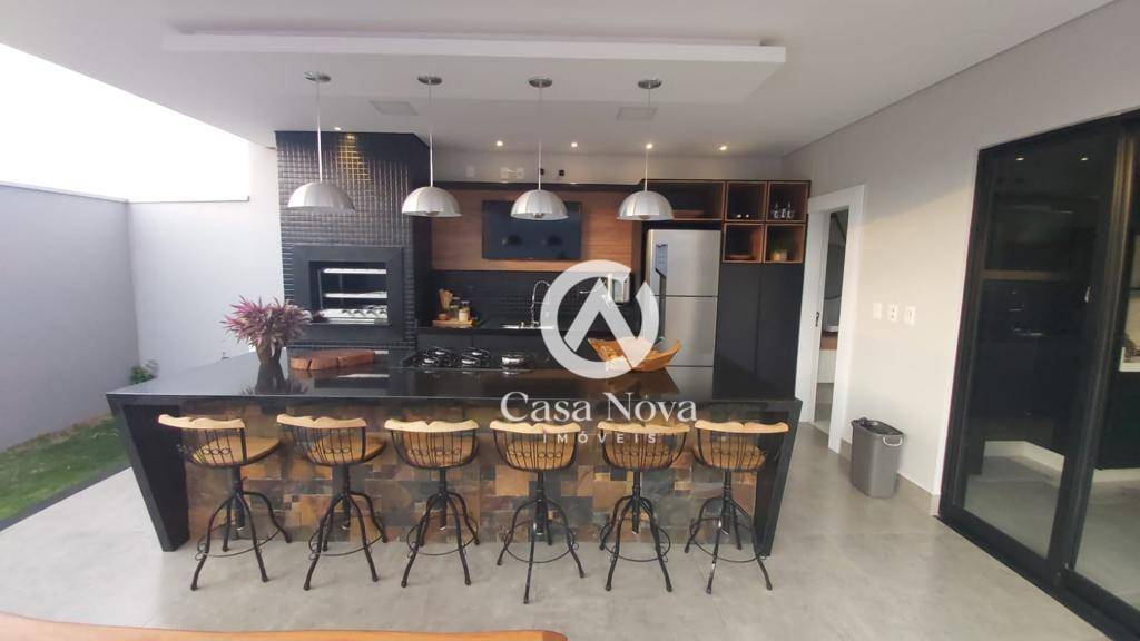 Casa à venda com 3 quartos, 320m² - Foto 1