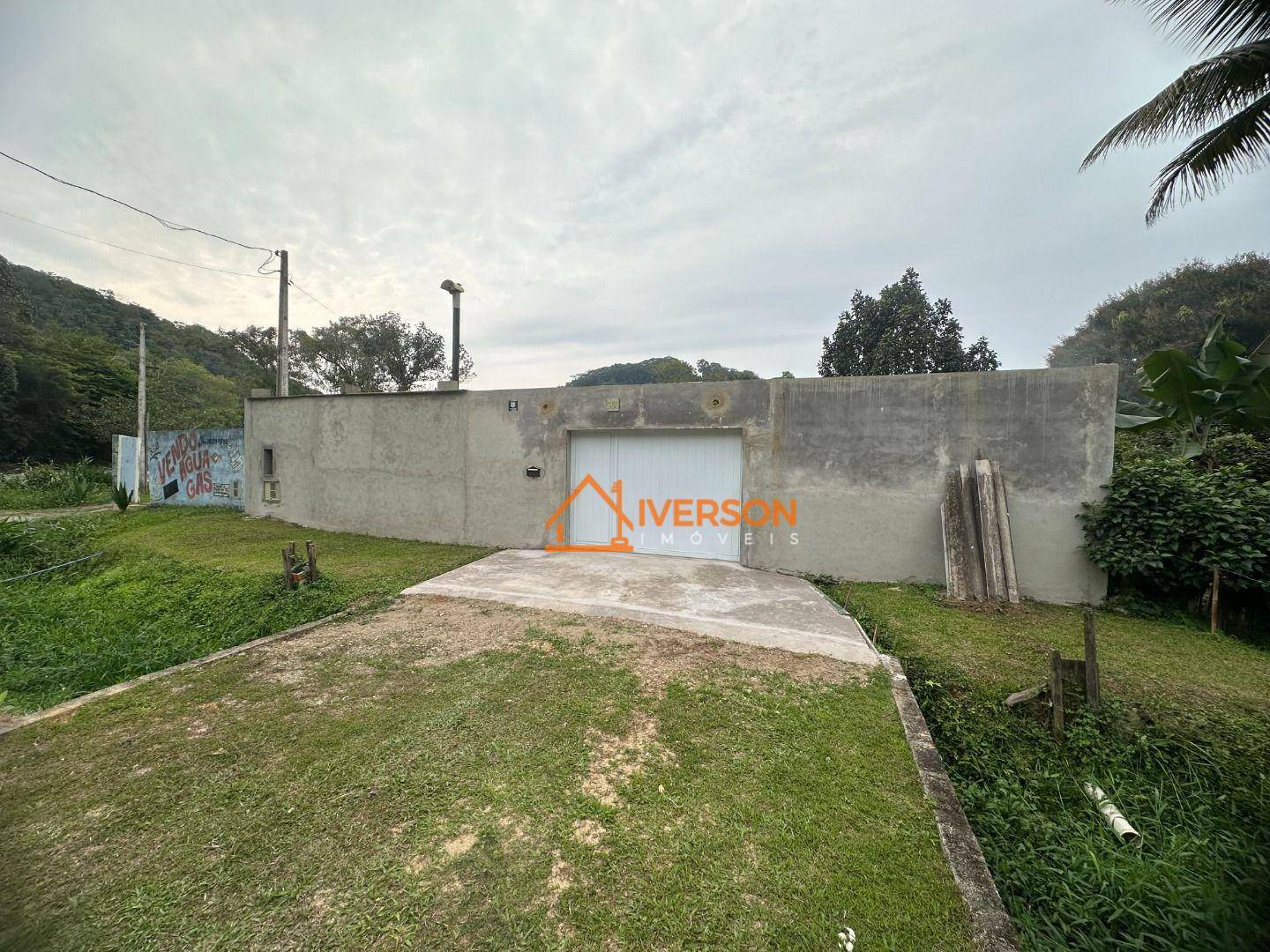 Casa à venda com 2 quartos, 150m² - Foto 1