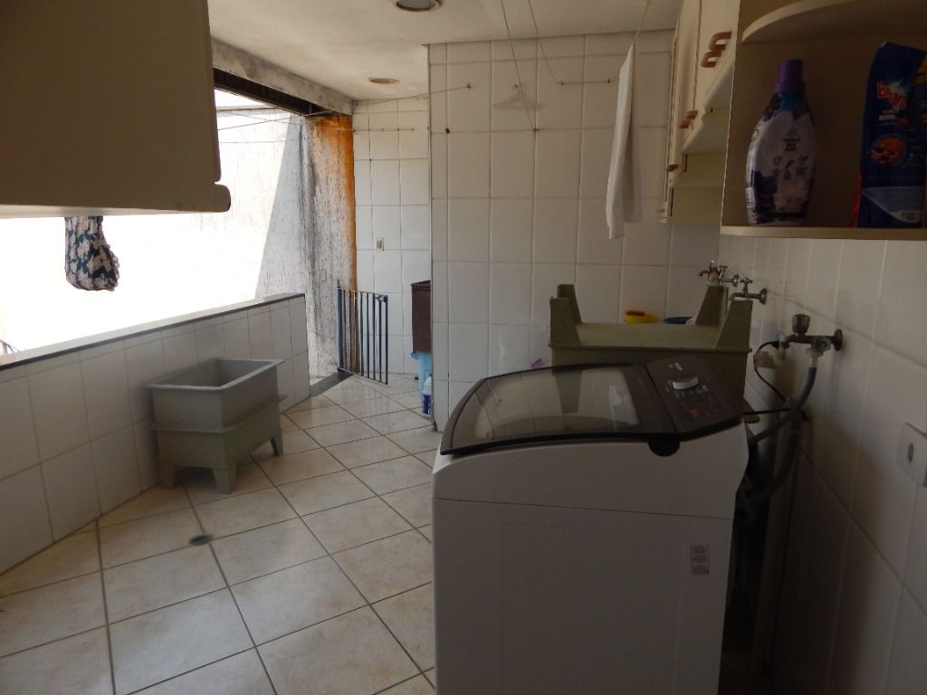 Casa à venda com 7 quartos, 400m² - Foto 48