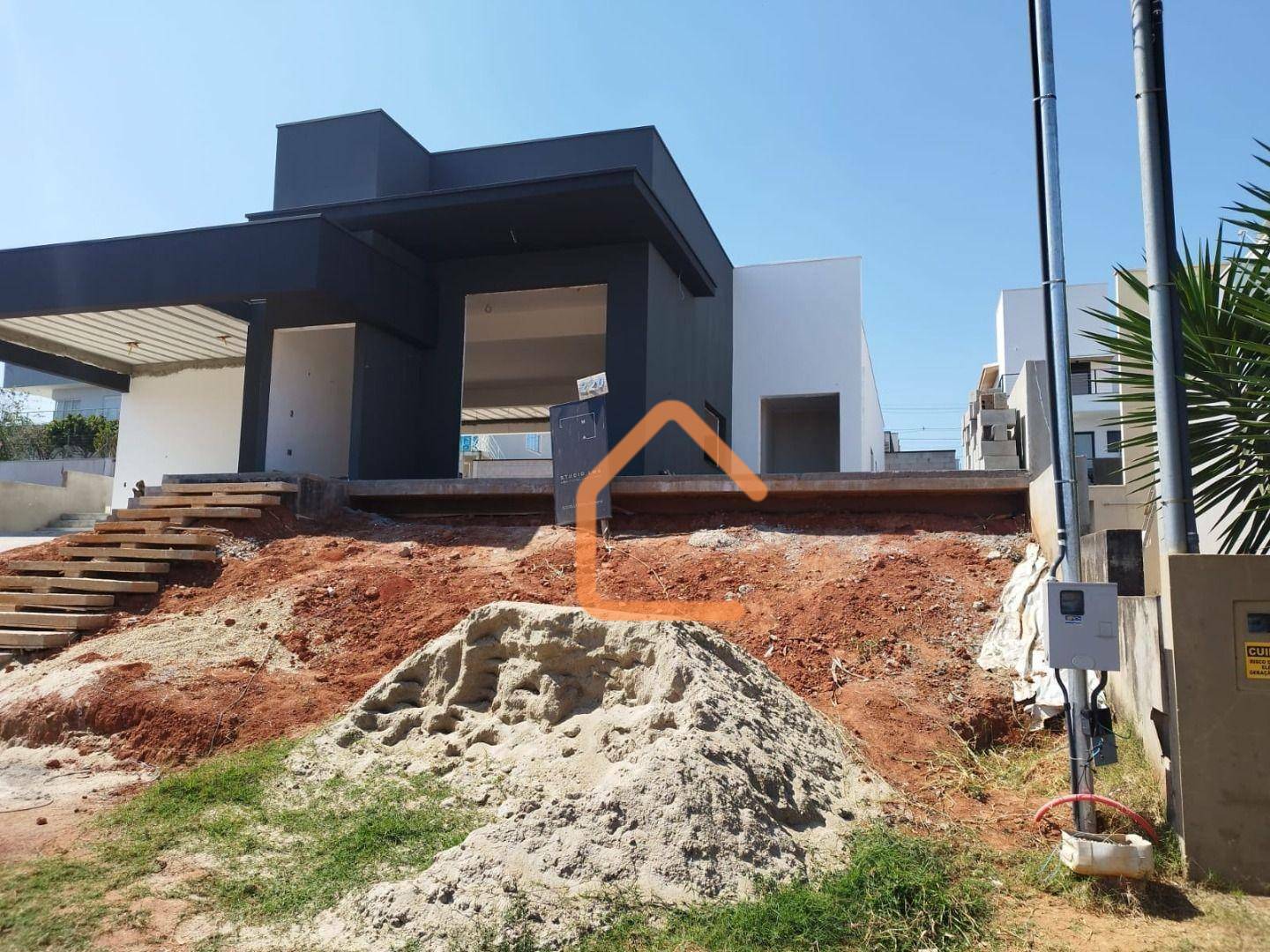 Casa à venda com 3 quartos, 300m² - Foto 2