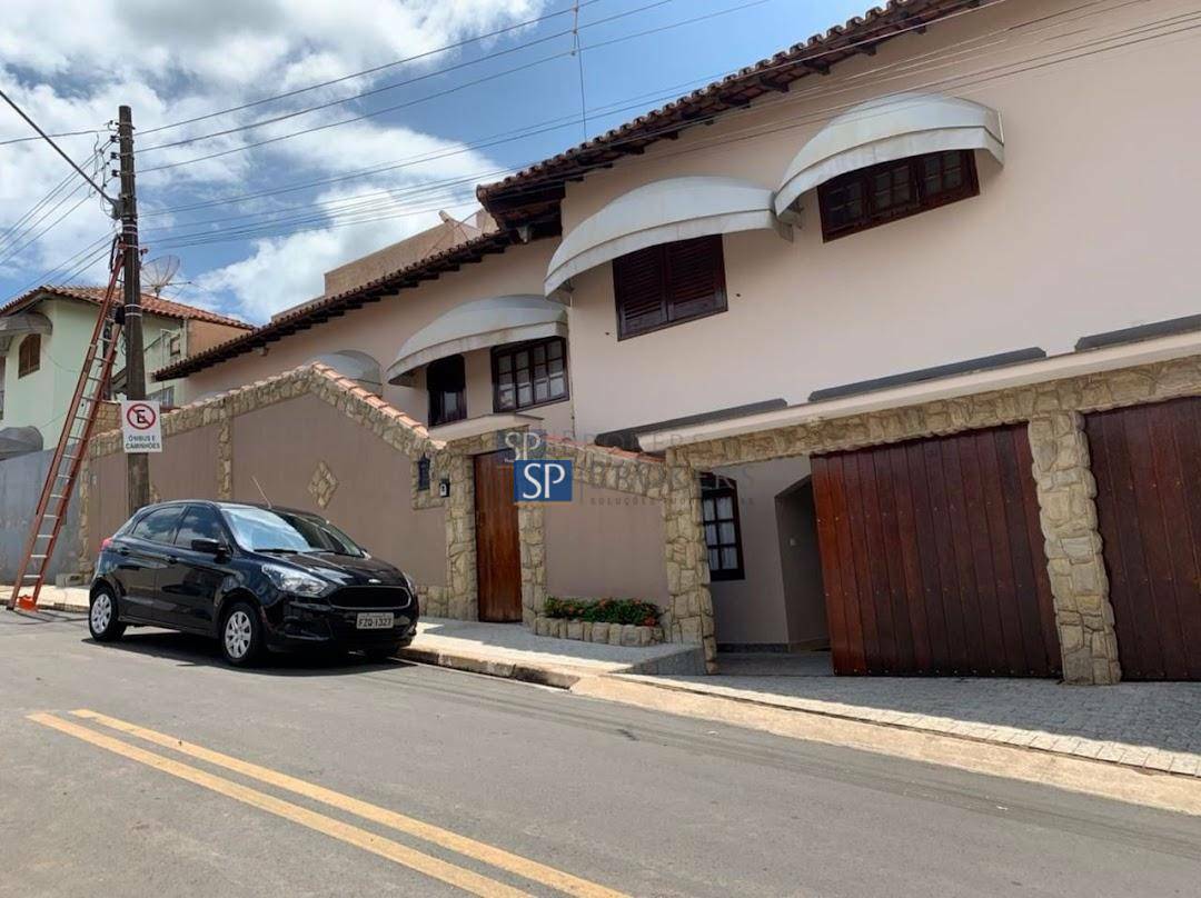 Casa à venda com 3 quartos, 289m² - Foto 1