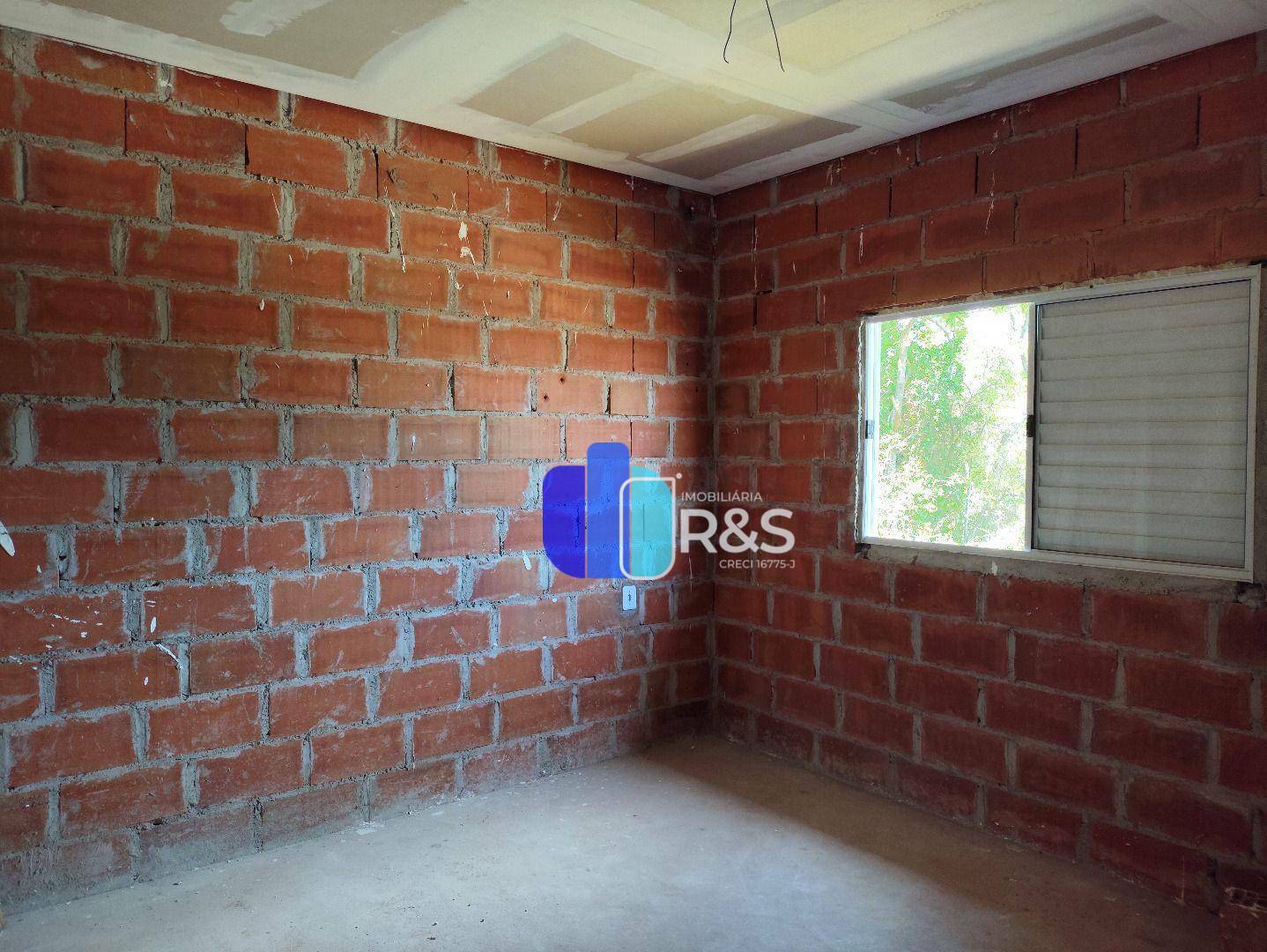 Casa à venda com 2 quartos, 62m² - Foto 2