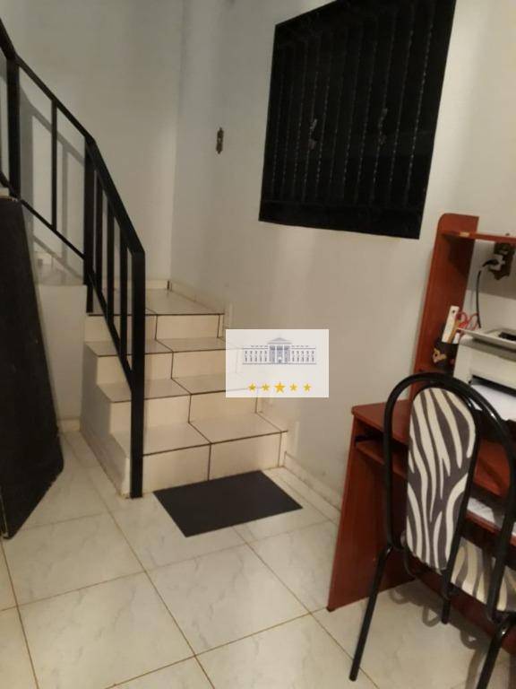 Sobrado à venda com 3 quartos, 280m² - Foto 1