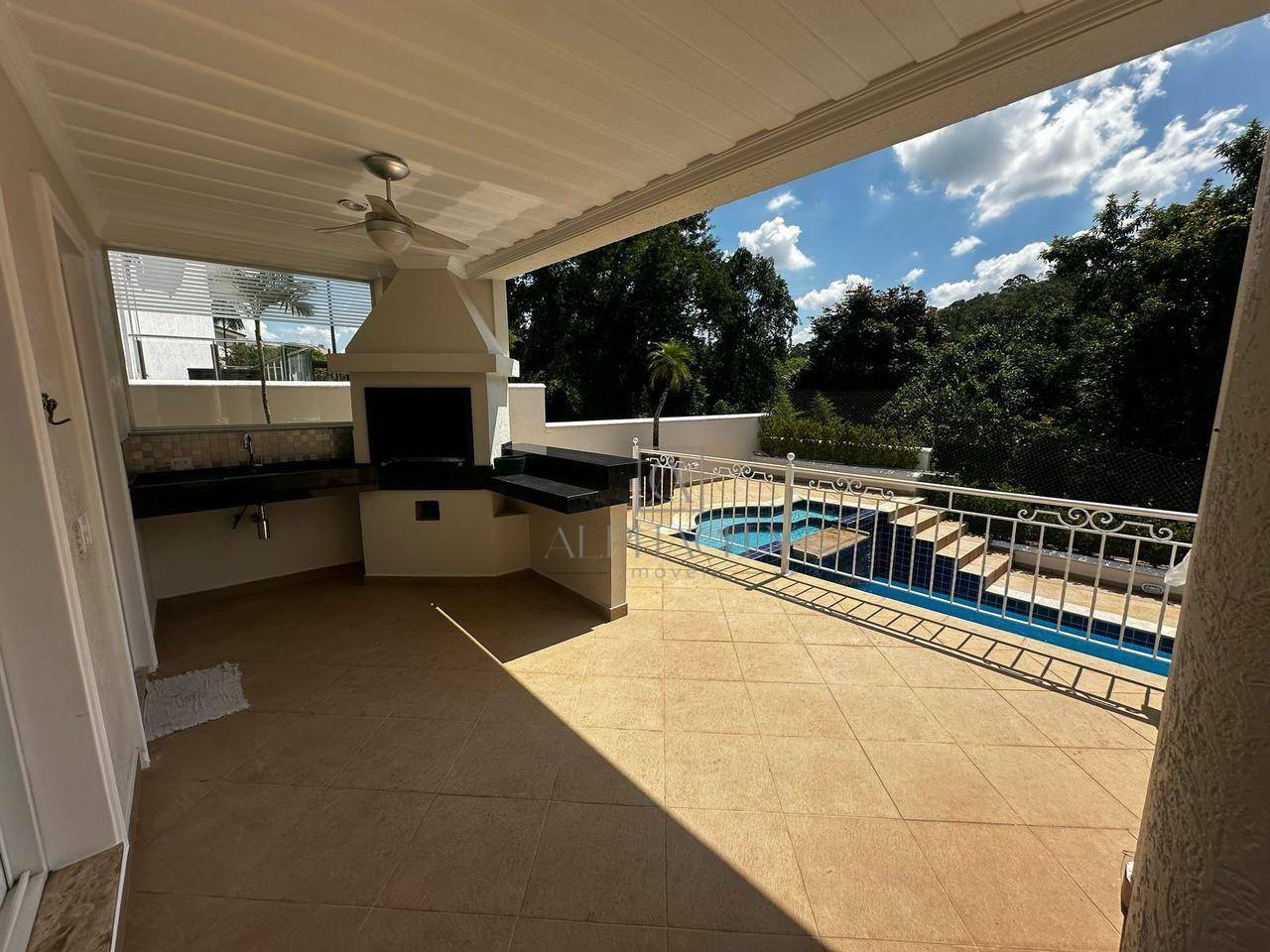 Casa de Condomínio à venda e aluguel com 4 quartos, 565m² - Foto 2