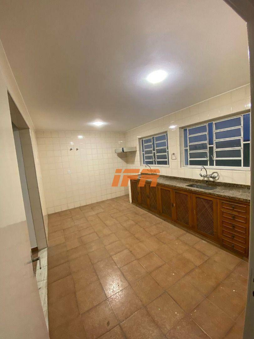 Sobrado à venda com 2 quartos, 250m² - Foto 1