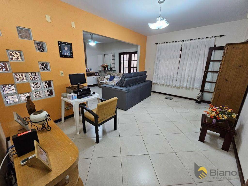 Casa à venda com 4 quartos, 302m² - Foto 4