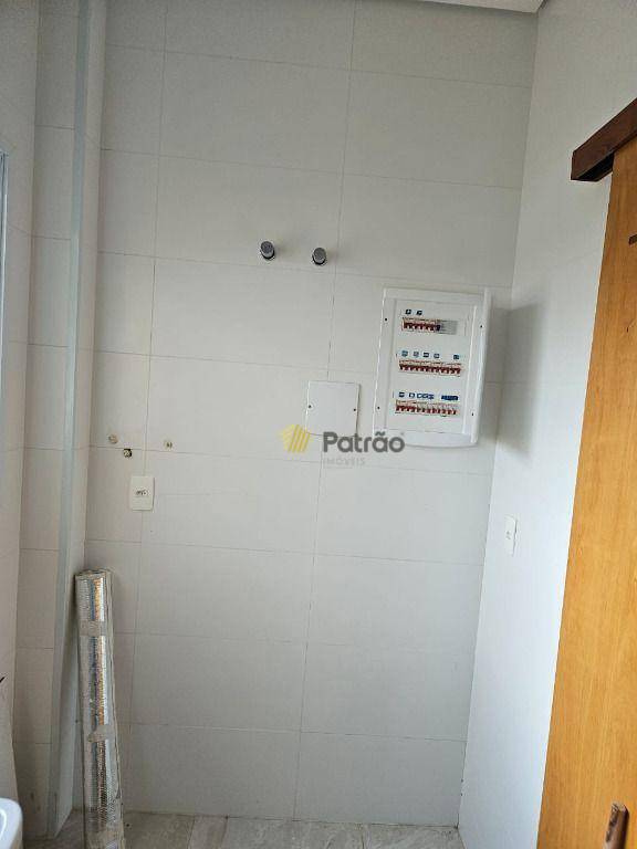 Sobrado à venda com 3 quartos, 120m² - Foto 2