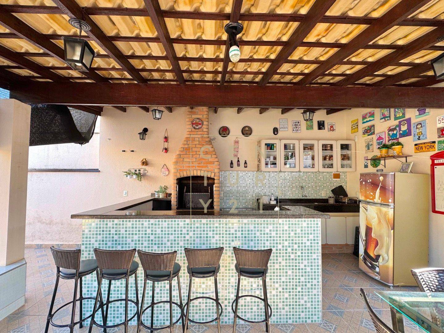 Casa à venda com 3 quartos, 290m² - Foto 2