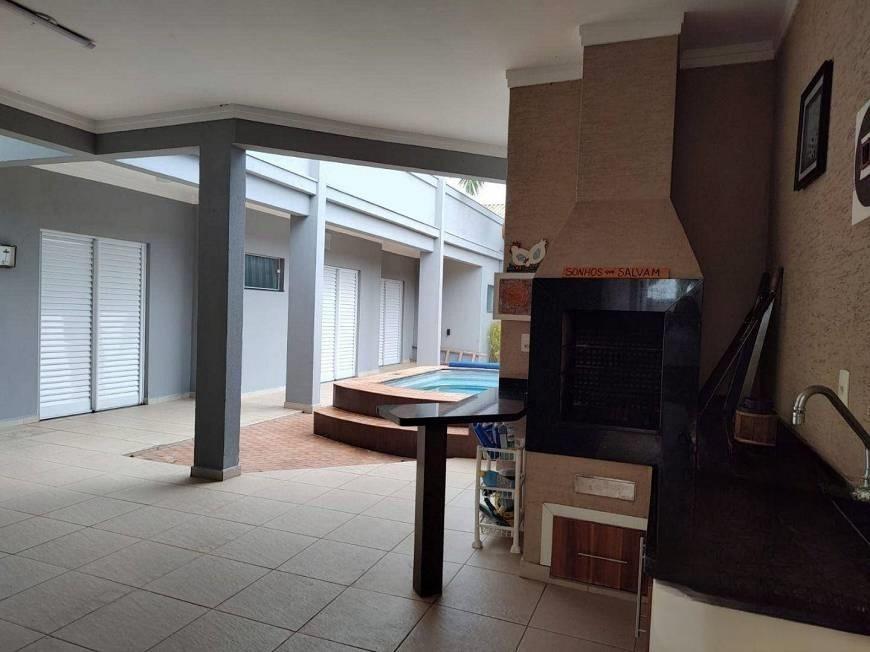 Casa à venda com 3 quartos, 242m² - Foto 13