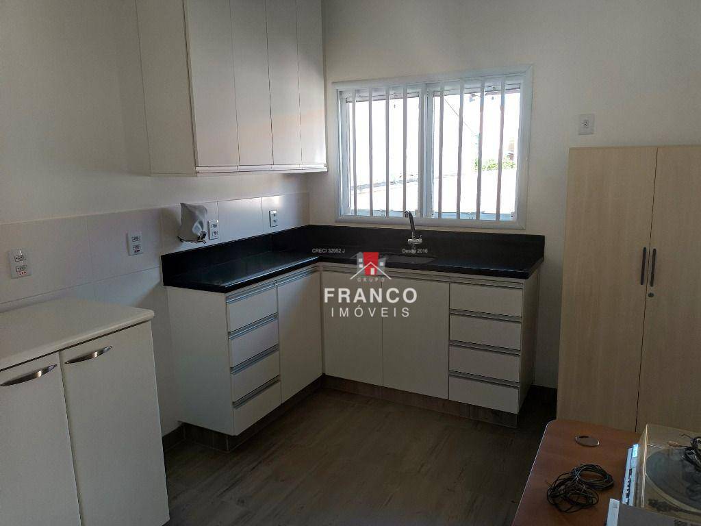 Casa à venda com 3 quartos, 217m² - Foto 29