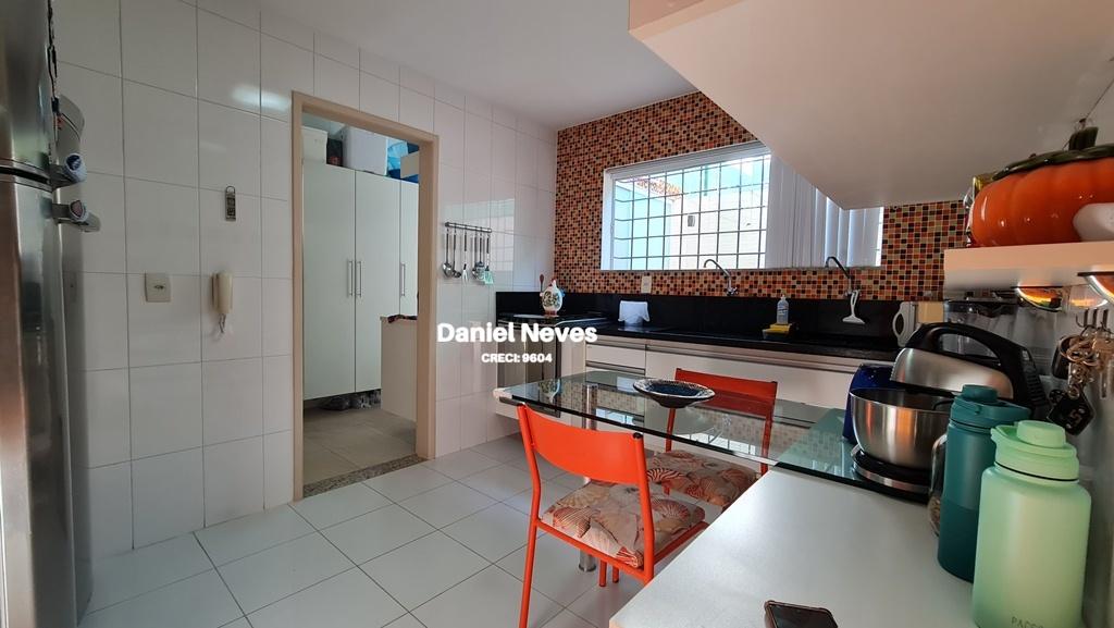 Casa à venda com 4 quartos, 165m² - Foto 12