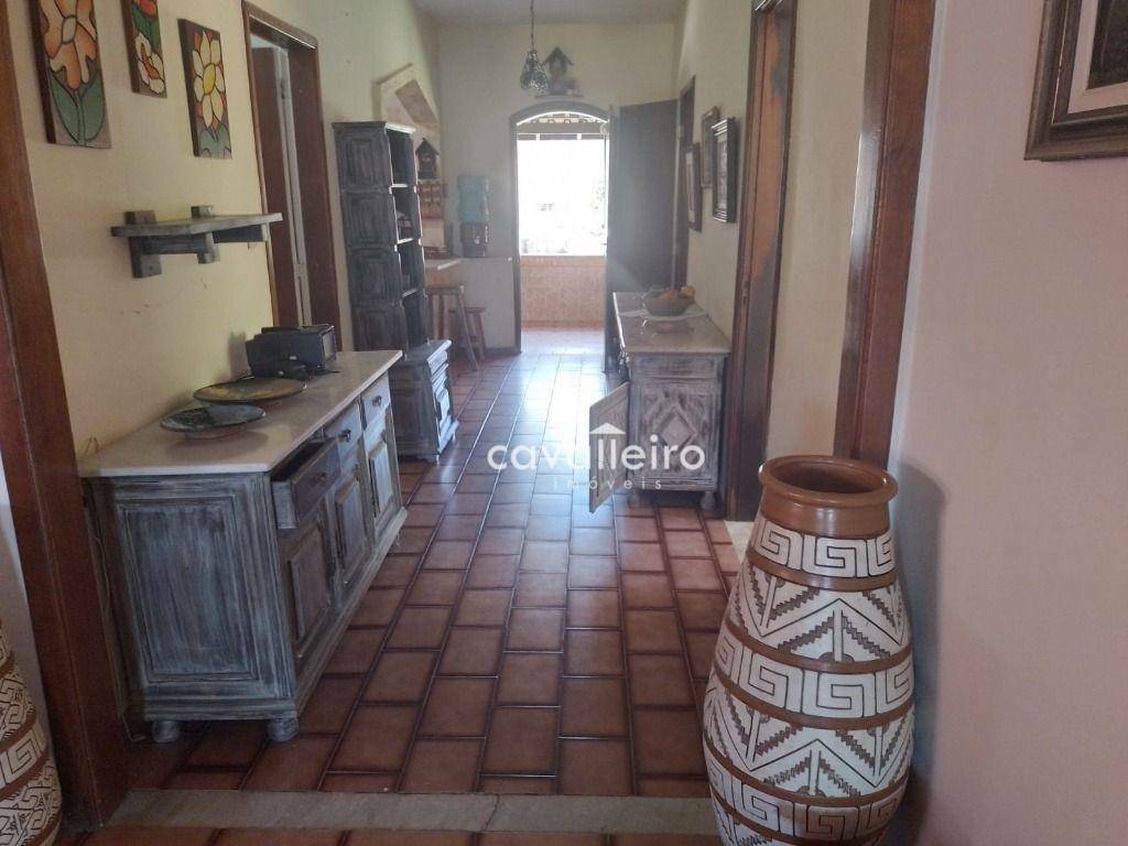 Casa à venda com 6 quartos, 196m² - Foto 17