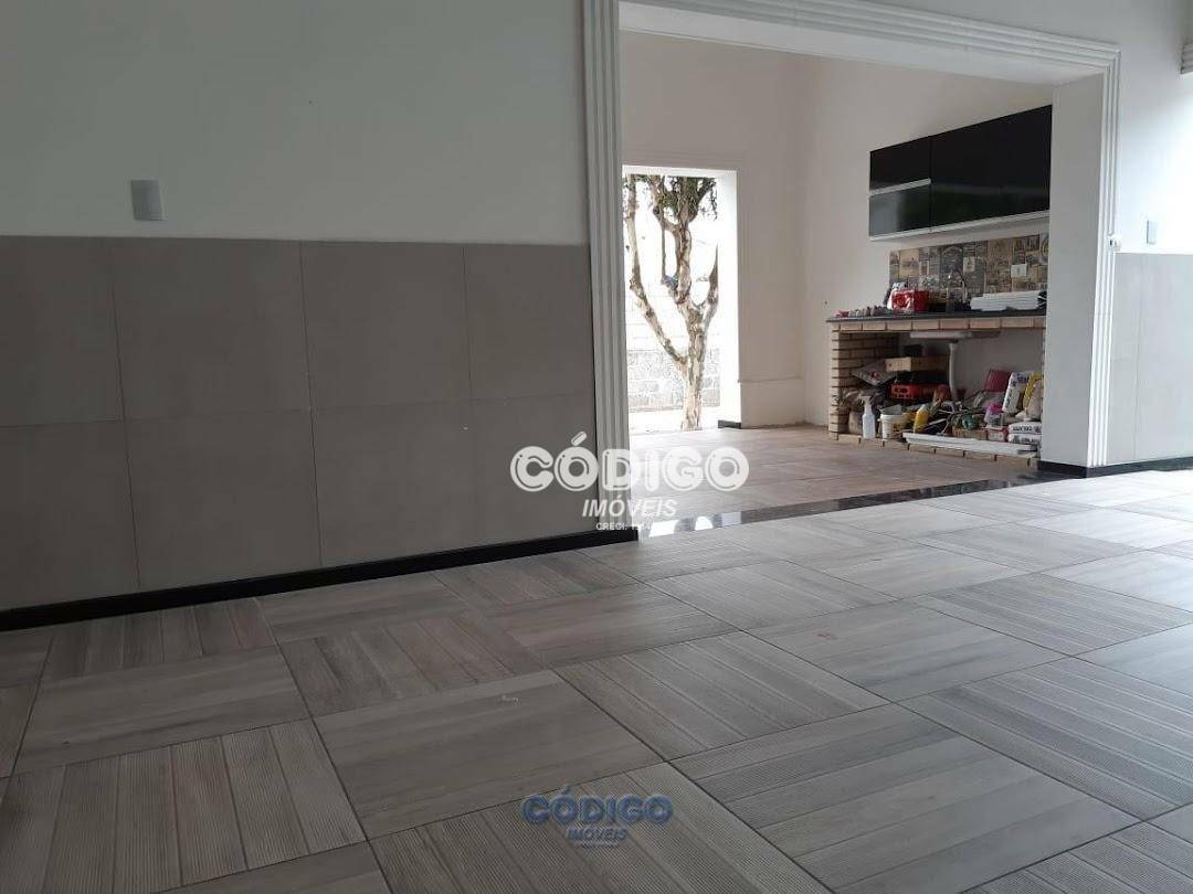 Casa à venda com 3 quartos, 330m² - Foto 8