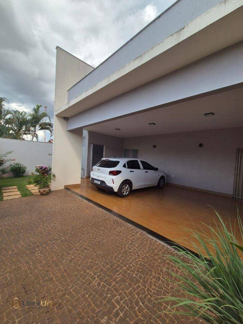 Casa, 3 quartos, 250 m² - Foto 1
