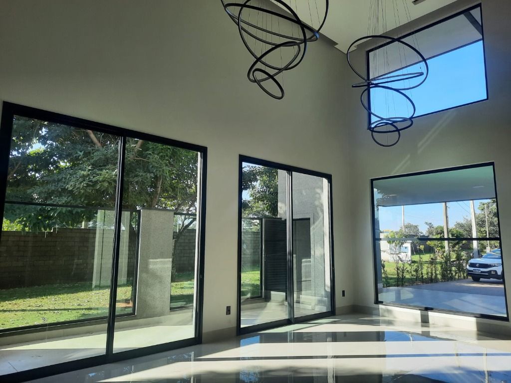 Casa de Condomínio à venda com 3 quartos, 312m² - Foto 2