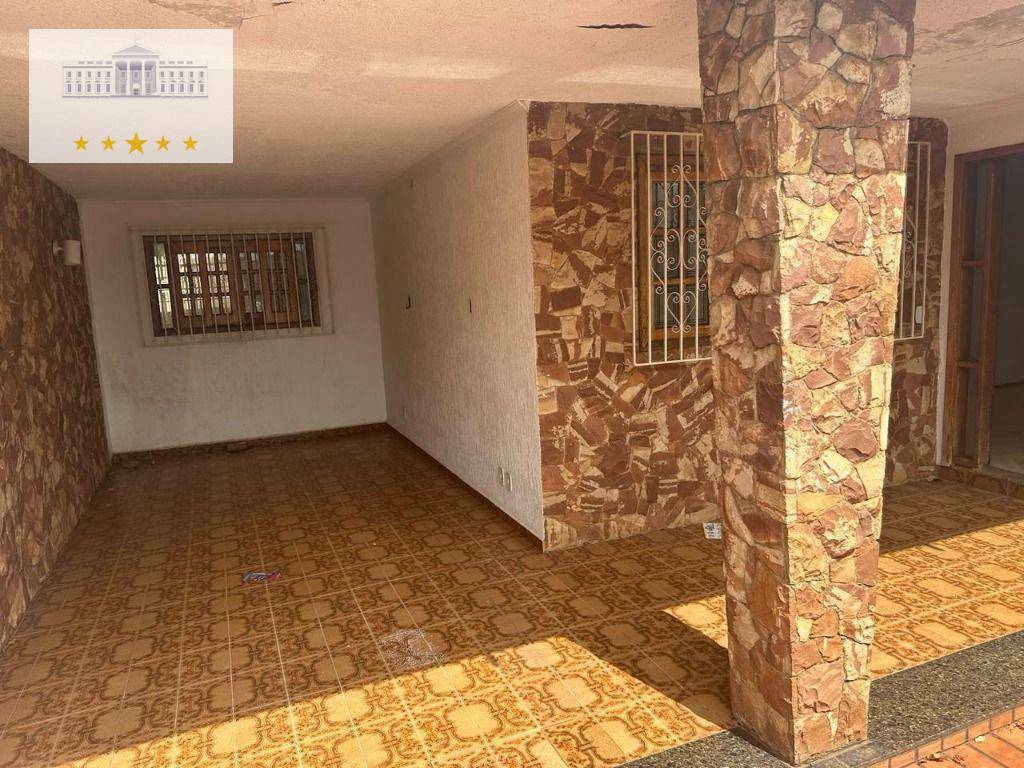 Casa à venda com 3 quartos, 175m² - Foto 1