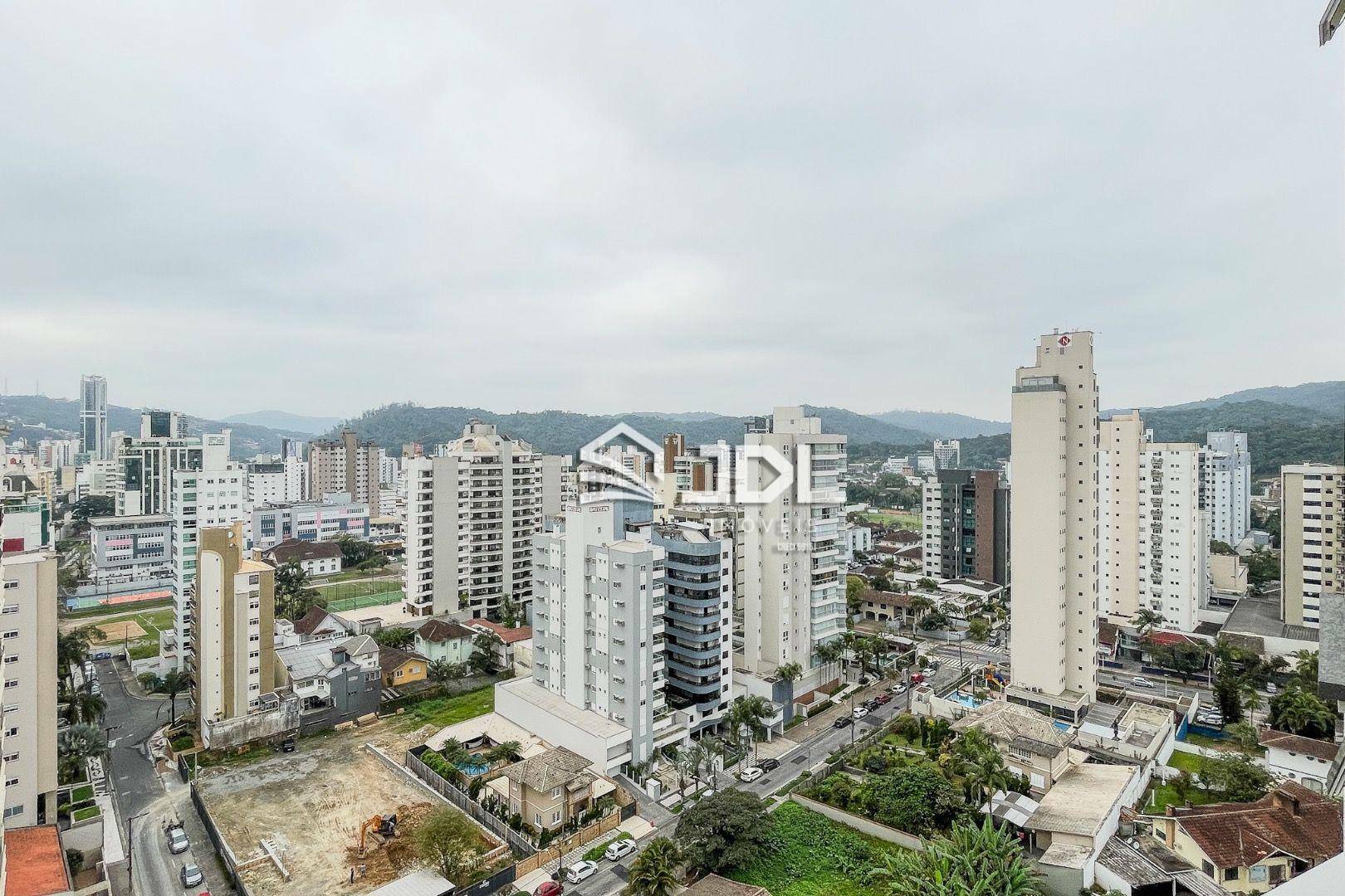 Apartamento à venda com 3 quartos, 137m² - Foto 2