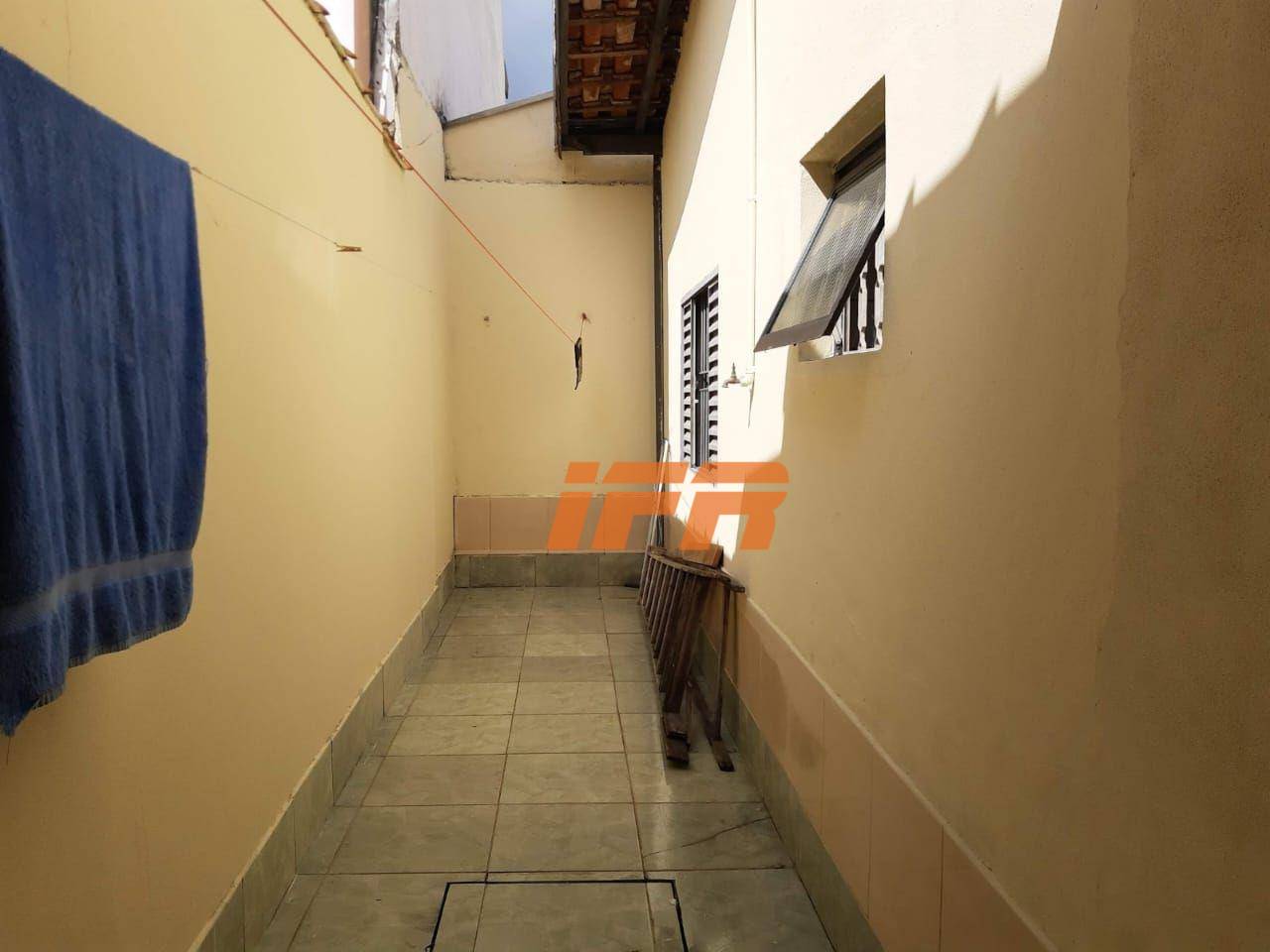 Casa à venda com 3 quartos, 180m² - Foto 9