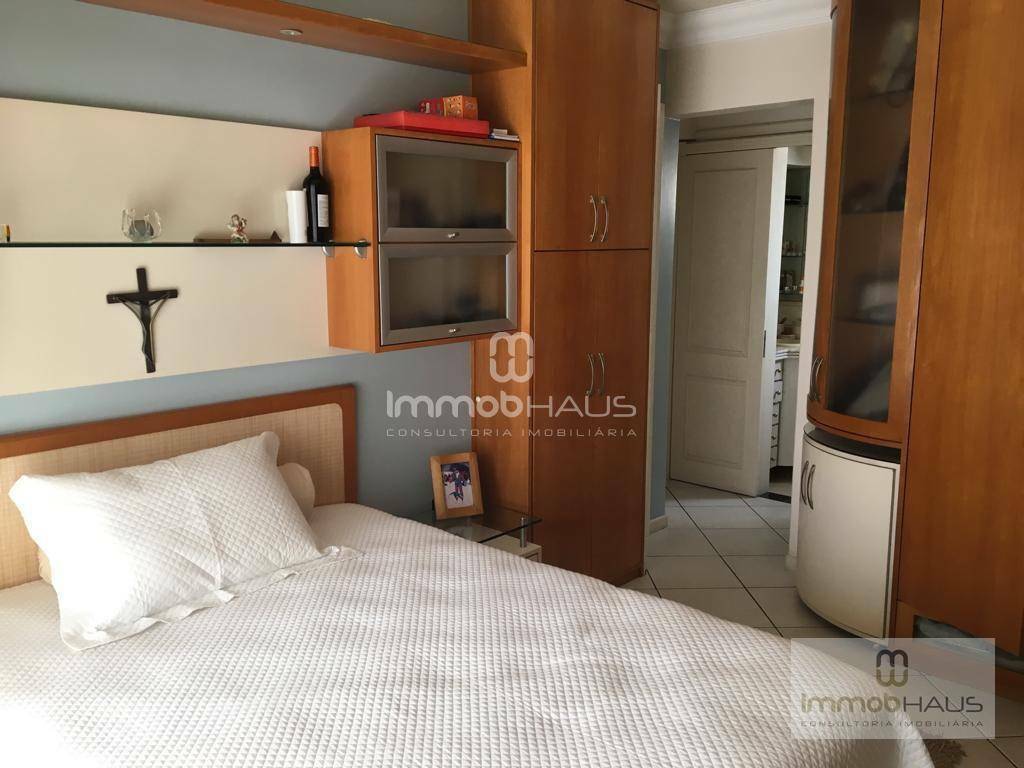 Apartamento à venda com 2 quartos, 162m² - Foto 8