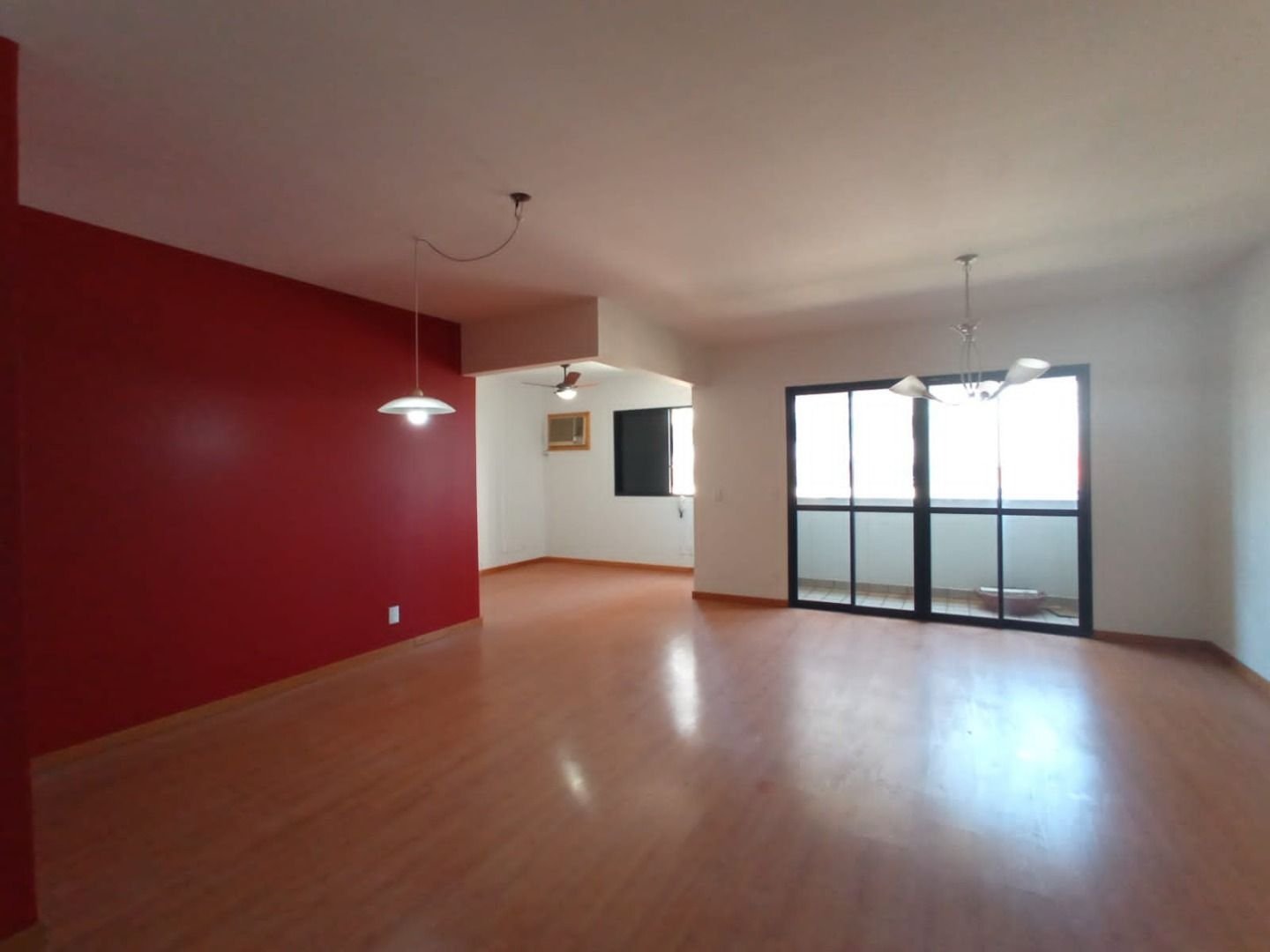 Apartamento para alugar com 3 quartos, 140m² - Foto 2