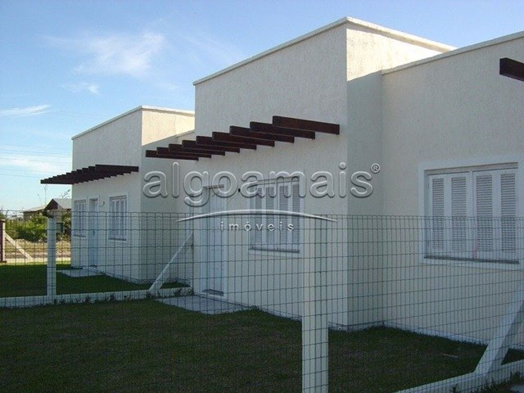 Casa à venda com 3 quartos, 69m² - Foto 1