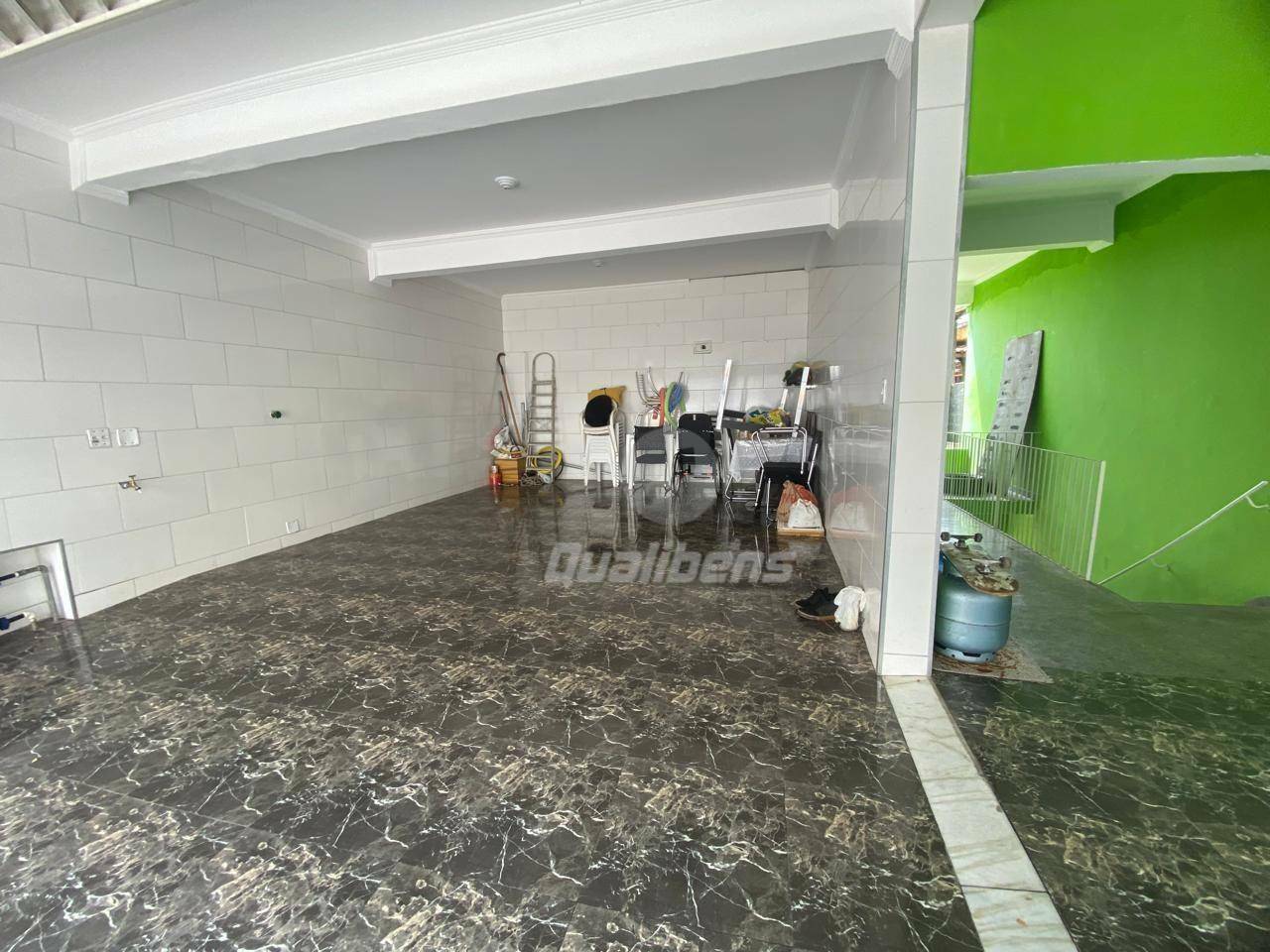 Casa à venda com 2 quartos, 200m² - Foto 4