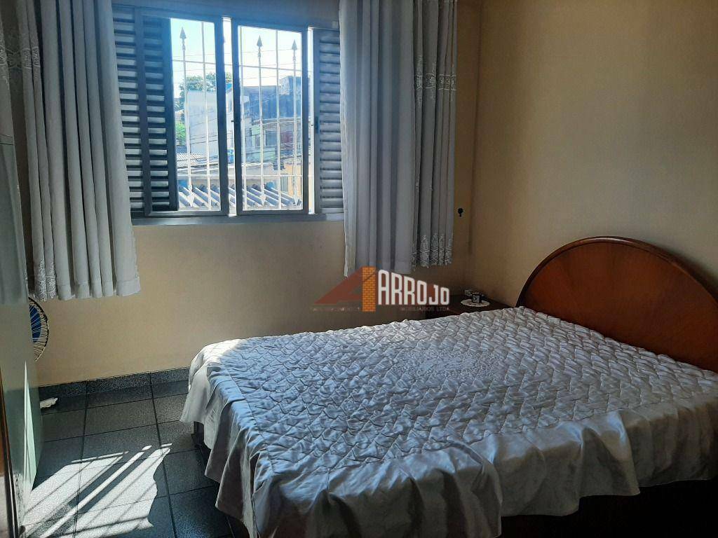 Sobrado à venda com 3 quartos, 216m² - Foto 4