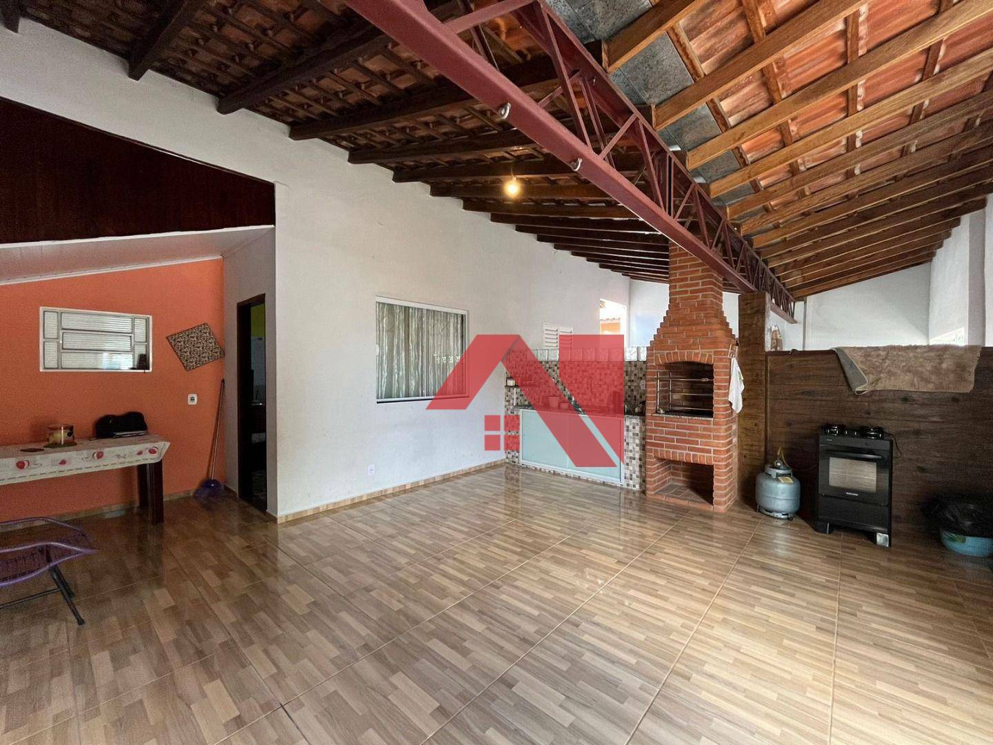 Casa à venda com 4 quartos, 150m² - Foto 1