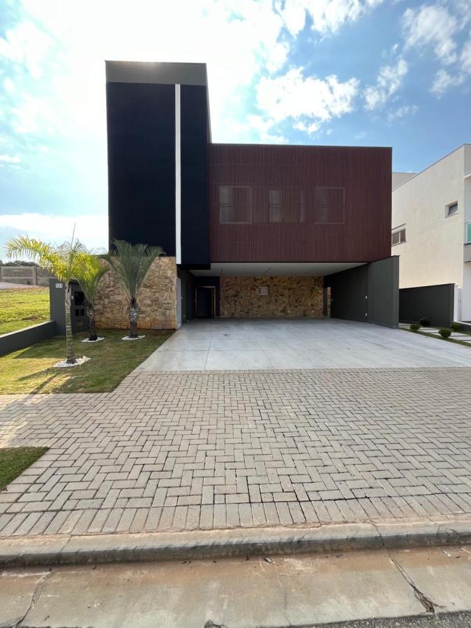 Casa de Condomínio à venda com 4 quartos, 350m² - Foto 2