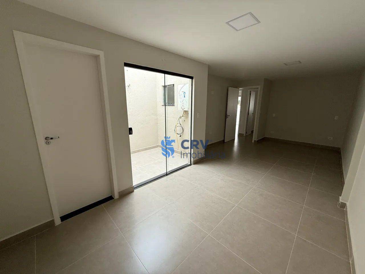 Casa à venda com 3 quartos, 141m² - Foto 2