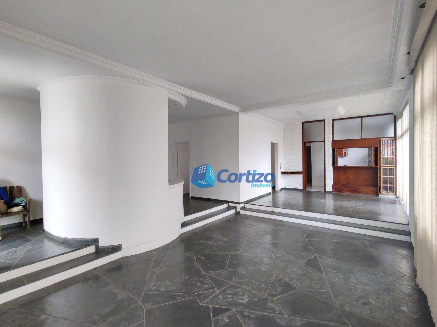 Casa à venda com 3 quartos, 280m² - Foto 1