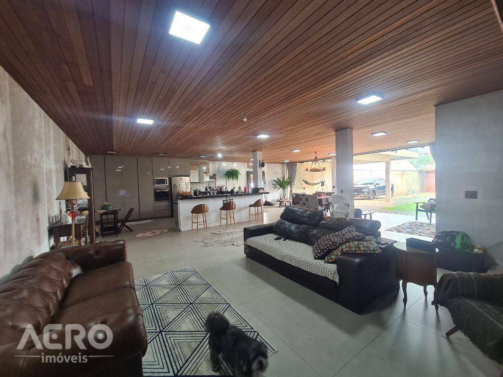 Casa à venda com 2 quartos, 280m² - Foto 1