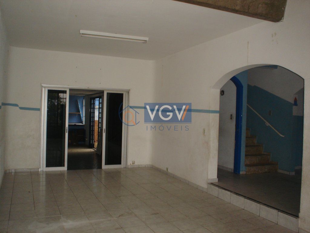 Casa à venda e aluguel com 4 quartos, 300m² - Foto 3