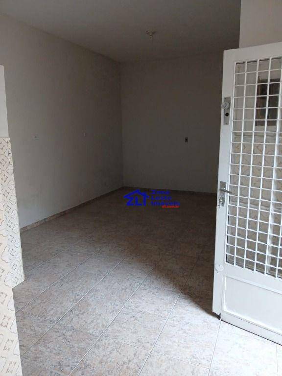 Casa para alugar com 2 quartos, 100m² - Foto 2