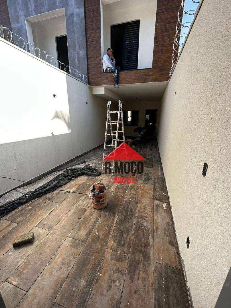 Sobrado à venda com 3 quartos, 130m² - Foto 2