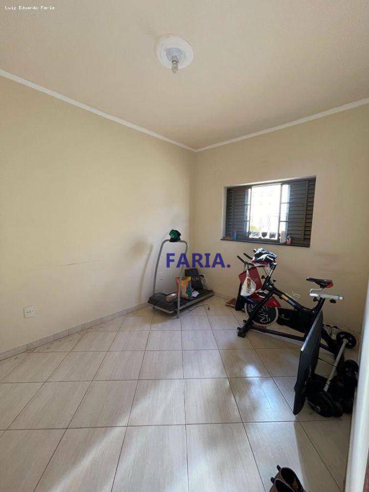 Casa à venda com 4 quartos, 200m² - Foto 21