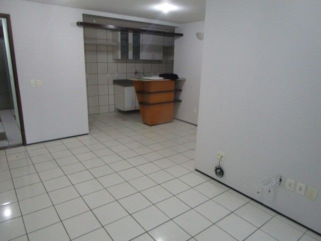 Apartamento à venda com 2 quartos, 65m² - Foto 4