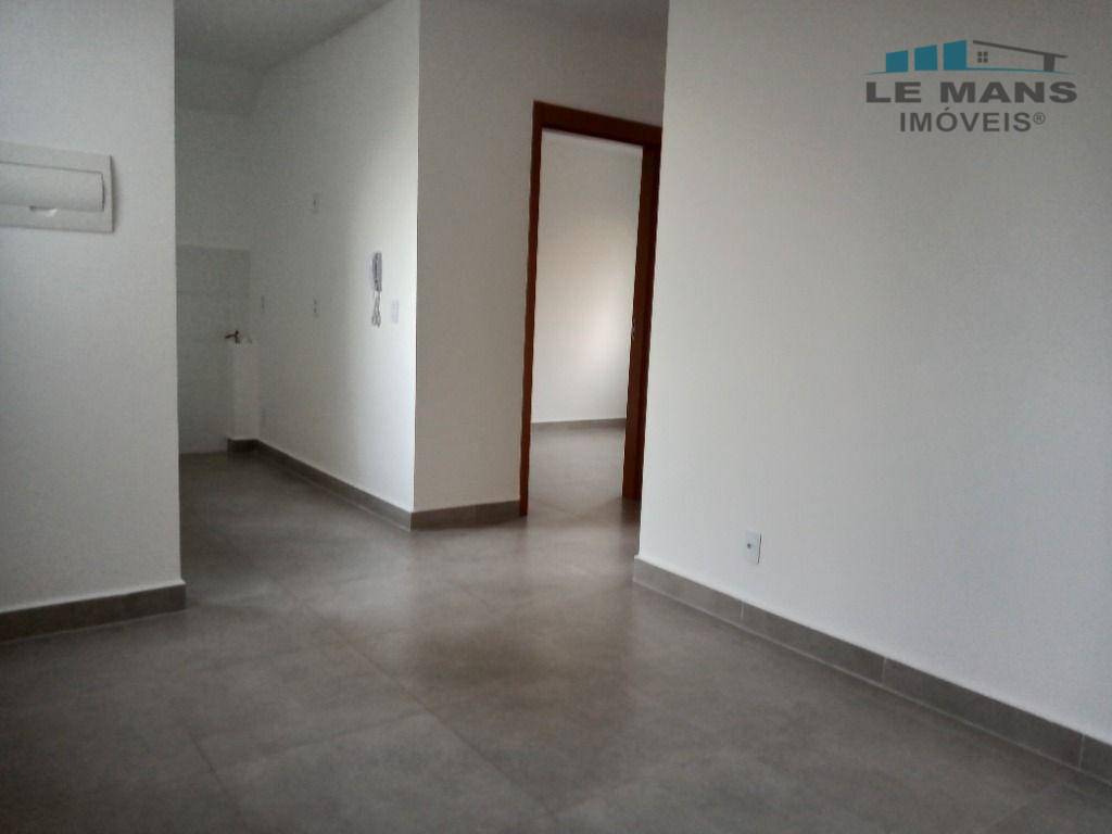 Apartamento para alugar com 2 quartos, 46m² - Foto 3