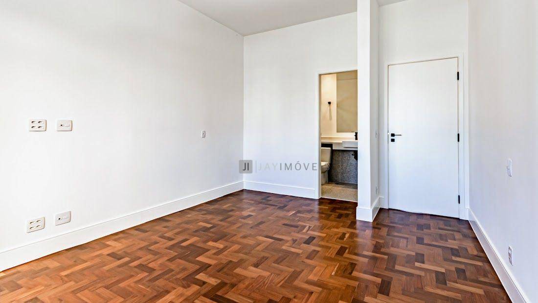 Apartamento à venda com 3 quartos, 212m² - Foto 11