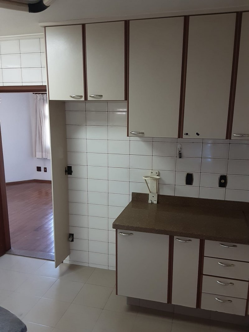 Apartamento à venda com 3 quartos, 125m² - Foto 7